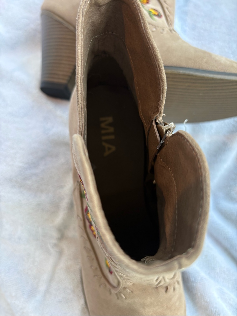 Embroidered Suede Ankle Boots - Taupe Zipper Size 9 low heel - Picture 6 of 11